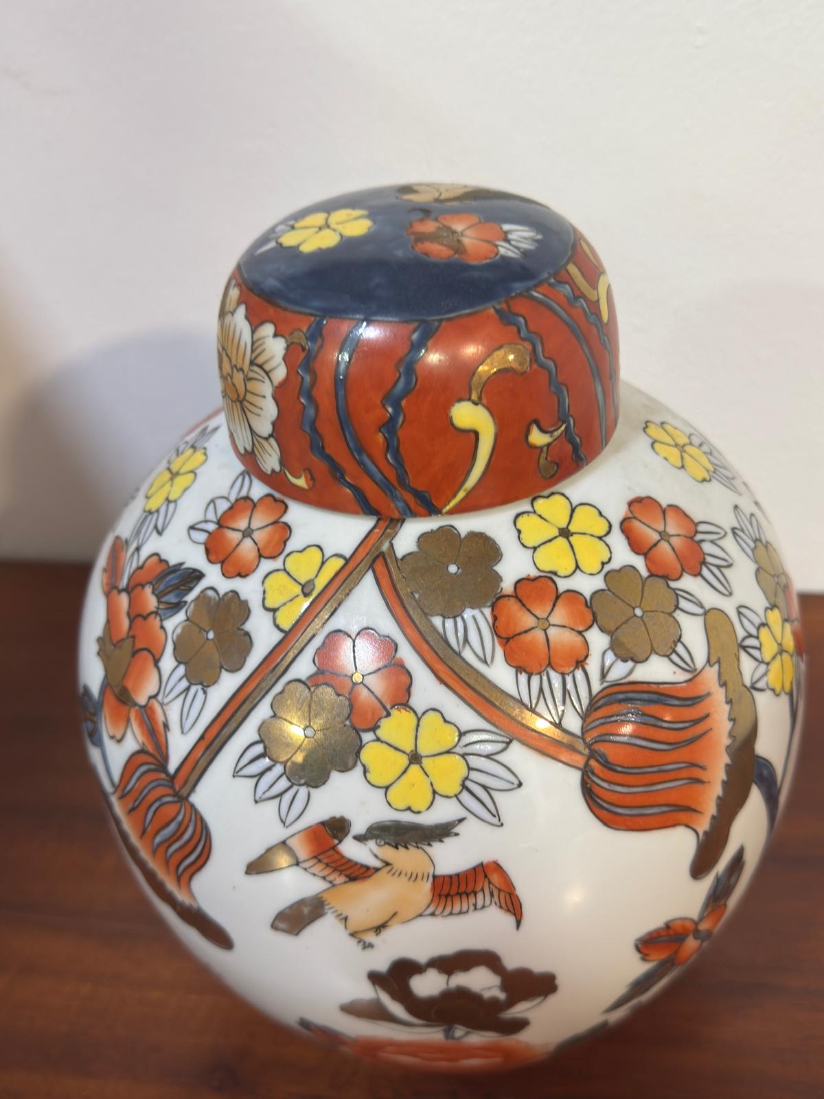 Pote Oriental em Porcelana com Tampa - Decoração Imari Floral e Pássaros