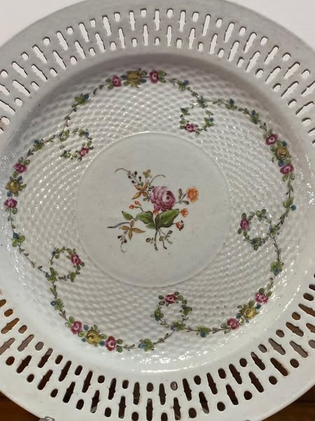 Porcelana Chinesa de Exportação – Base de Cesto Redondo