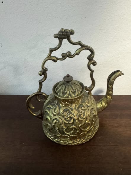 Bule Decorativo em Bronze com Detalhes Trabalhados