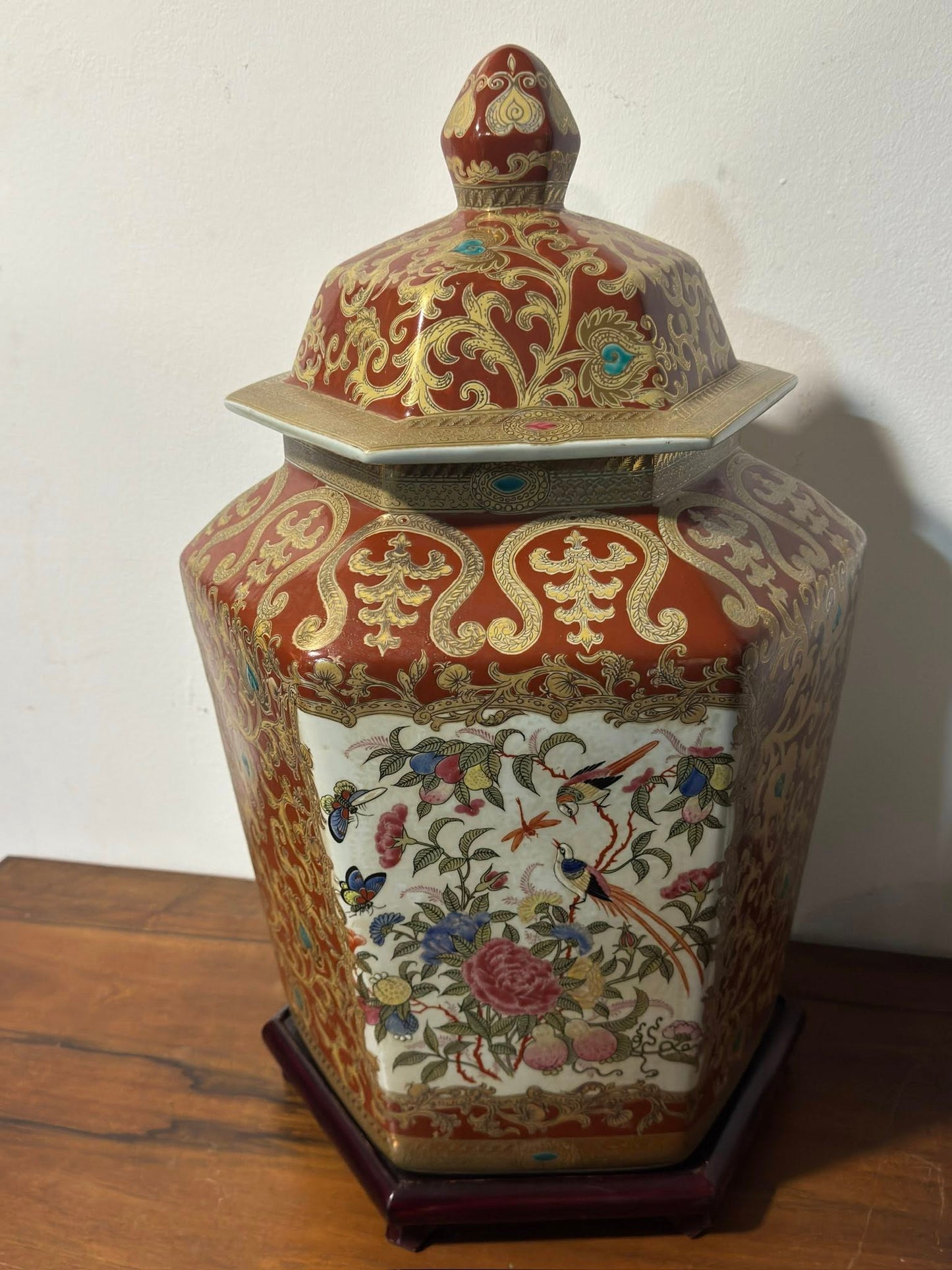 Vaso Chinês Hexagonal com Detalhes em Ouro e Turquesa