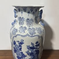 Par de Jarras em Porcelana Azul e Branca