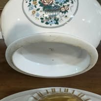 Terrina de Sopa em Porcelana com Decoração Floral e Filetes a Ouro — Séc. XX