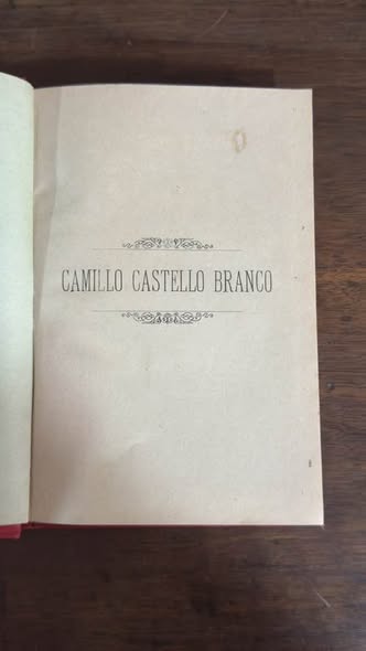 Livro Antigo "Novela Camiliana" – Camilo Castelo Branco (Edição de Época)