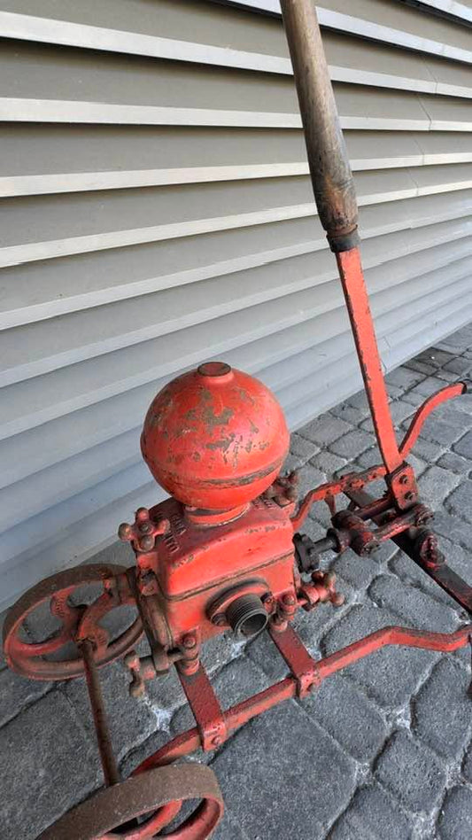 Antiga Bomba Manual de Transfega de Vinho em Ferro Fundido – Séc. XX
