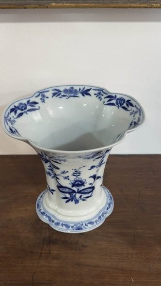 Jarra “Eduardo II” em Porcelana Vista Alegre – Coleção Margão (Período 1980-1992)