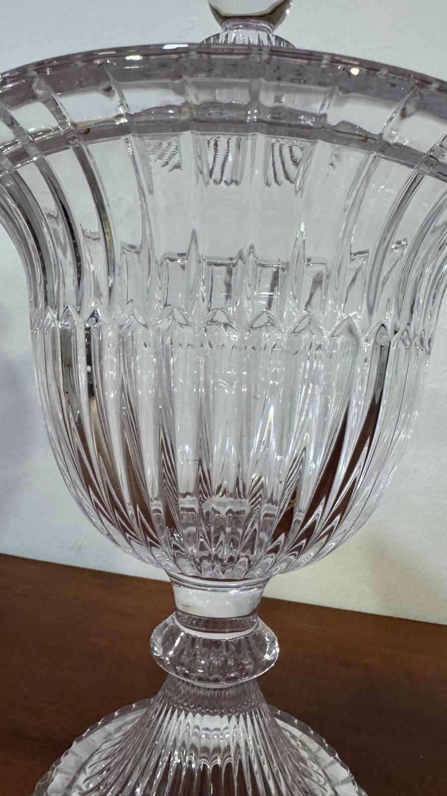 Bomboniere / Compoteira de Cristal com Tampa – Design Clássico e Lapidação Elegante