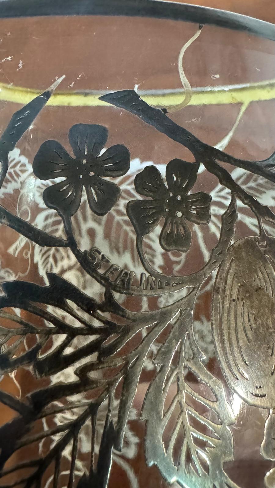 Jarra em Prata Esterlina com Entalhes Florais – Marcada “STERLING”