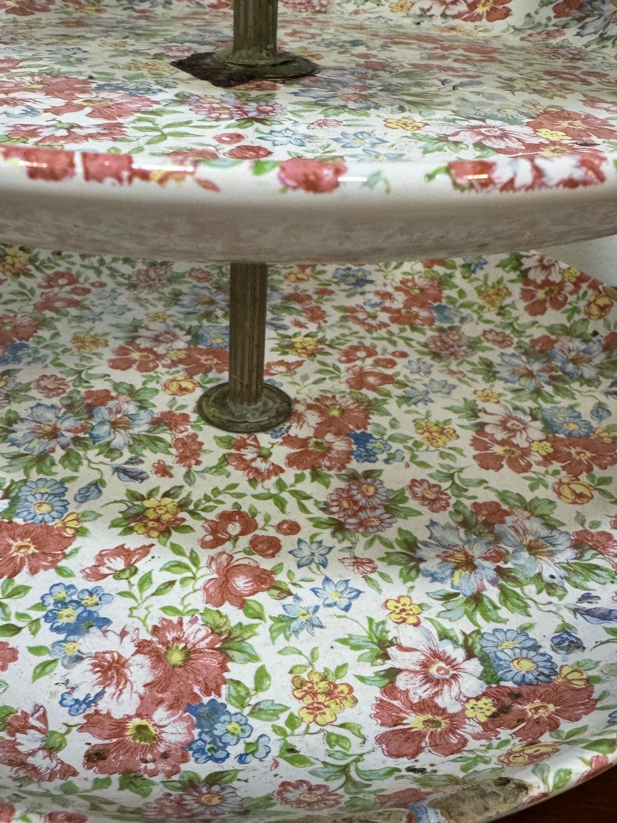 Prato de Três Andares em Porcelana com Padrão Floral Chintz - Cake Stand Vintage