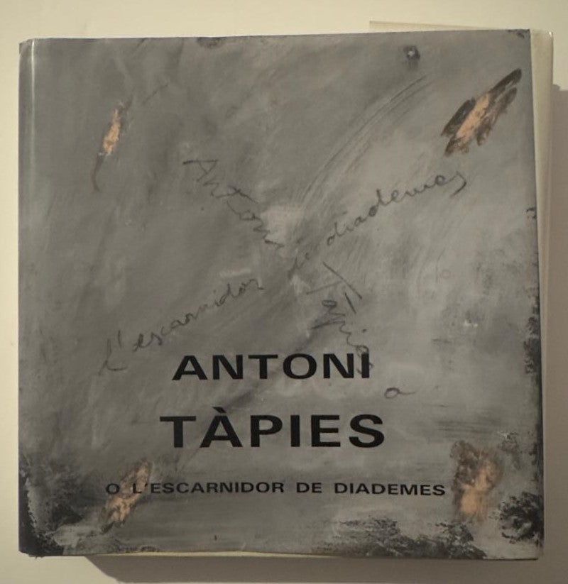 Antoni Tàpies - O L'Escarnidor de Diademes | Catálogo de Arte