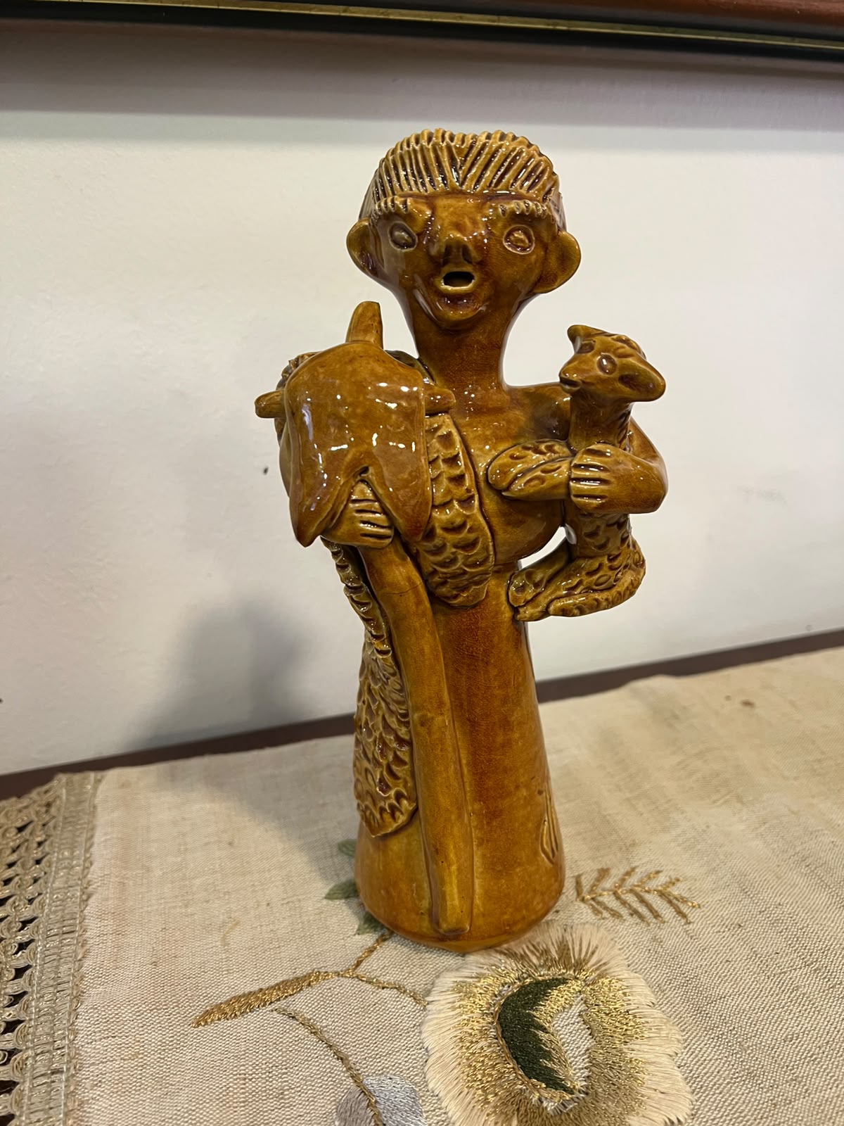 Escultura em Barro Vidrado “São João / Pastor com Cordeiro” por Júlia Ramalho (Figurado de Barcelos)