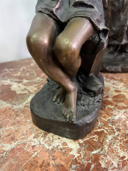 Escultura em Bronze "O Frio / Menino Sentado" Assinada e Datada (1883) por António Soares dos Reis