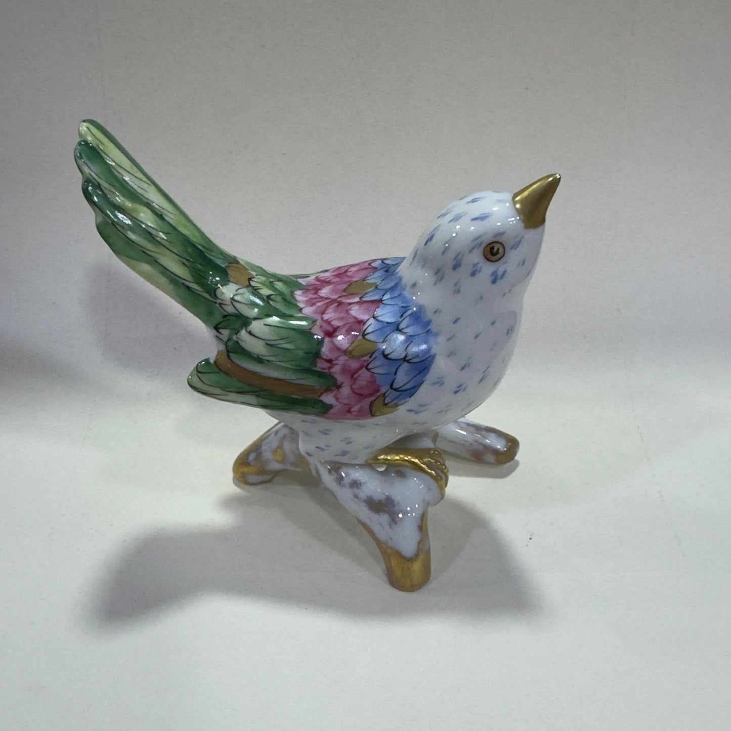 Pássaro Decorativo Vista Alegre em Porcelana Pintada à Mão