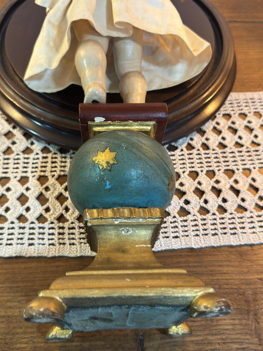 Menino Jesus Salvador do Mundo - Madeira Policromada com Cruz de Prata