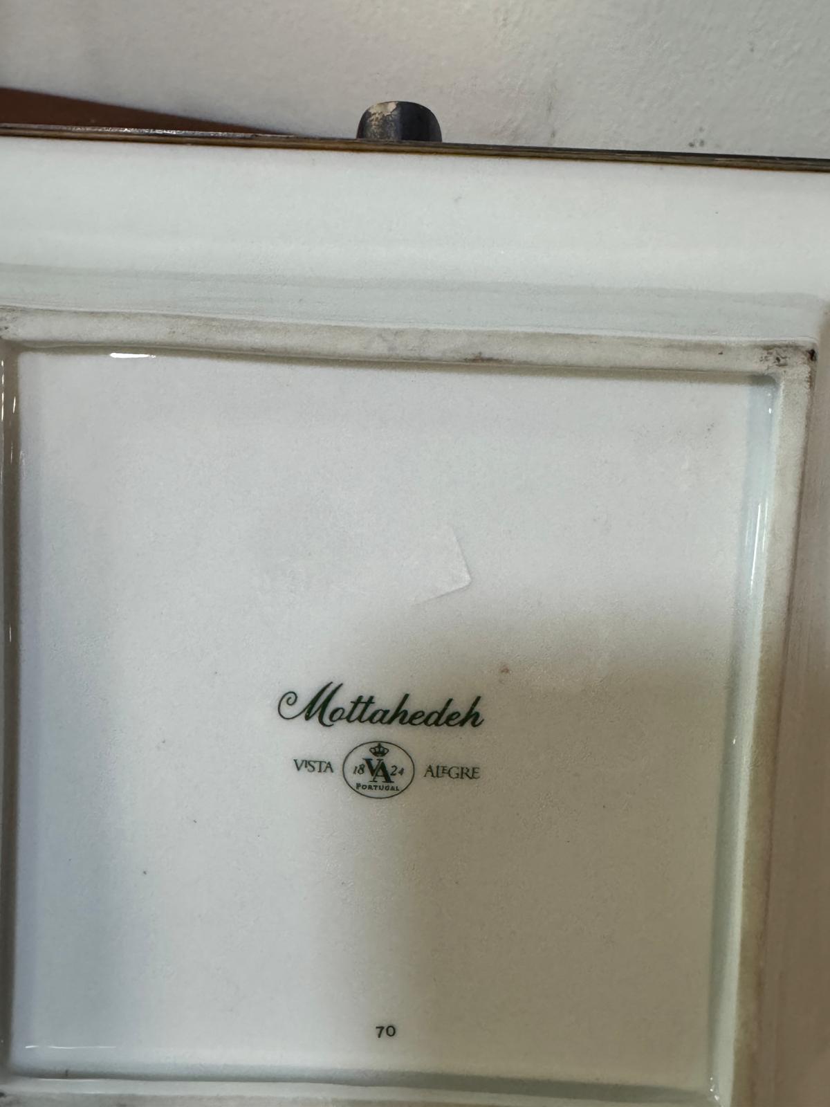 Cinzeiro Vista Alegre Mettahedeh - Porcelana com Brasão Heráldico e Flores Pintadas