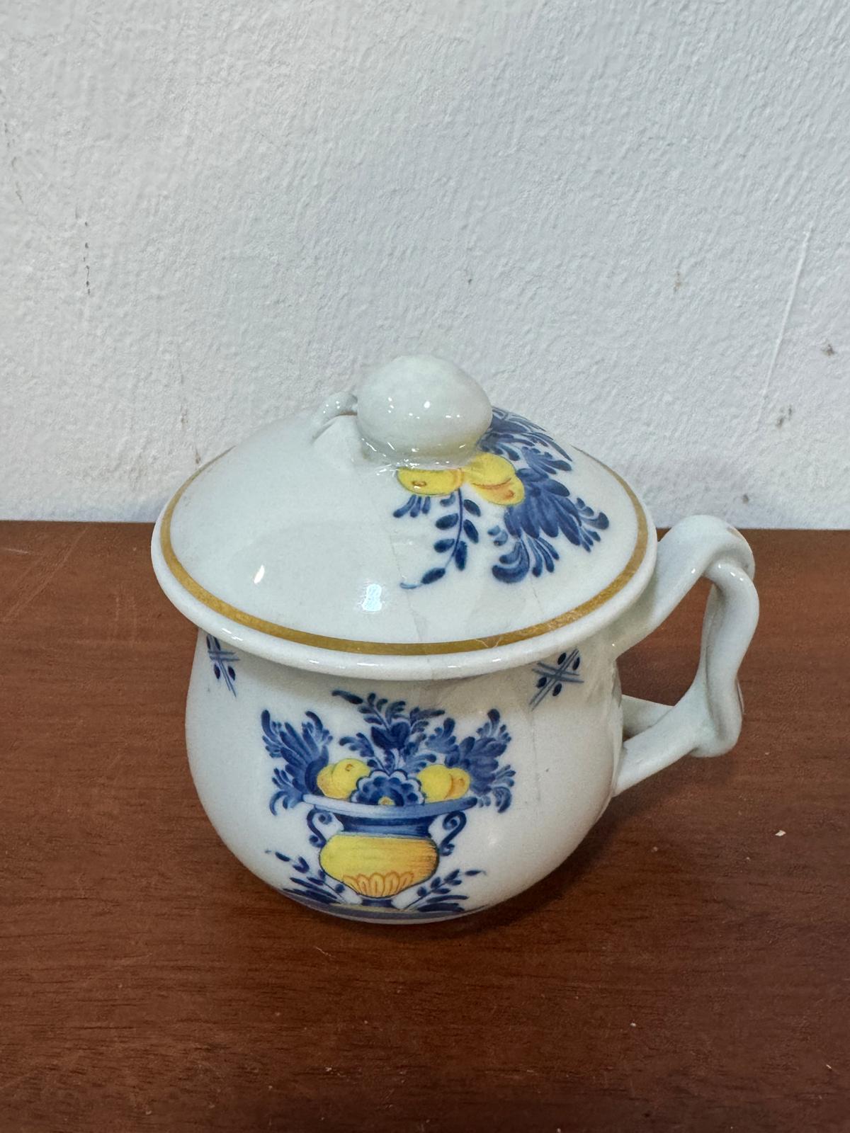 Pote Vista Alegre Viana - Porcelana com Decoração Azul e Amarela e Tampa