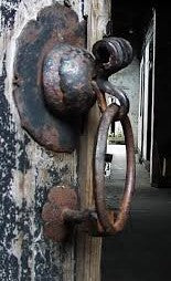 Peças decorativas e utensílios em ferro forjado com patine original