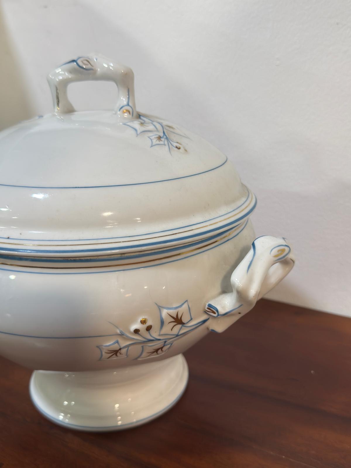 Sopeira Antiga Vista Alegre - Decoração Floral Azul e Dourada - Casa Buisson Porto