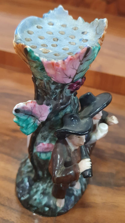 Paliteiro Vista Alegre  “Casal nas Vindimas” – c. 1870–1880