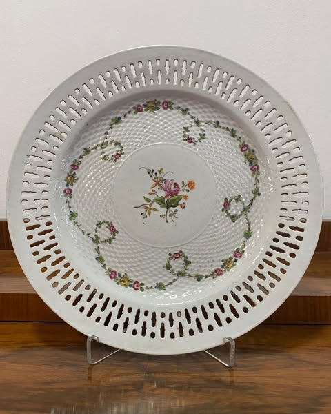 Porcelana Chinesa de Exportação – Base de Cesto Redondo