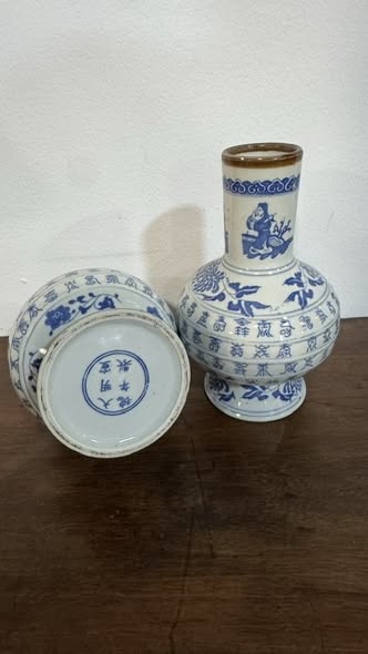Pair of Chinese Porcelain Vases – Reproduction of the Qianlong Style in Blue and White
