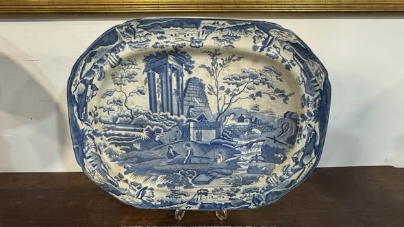 English earthenware serving dish – Blue and white transferware, c. 1810
