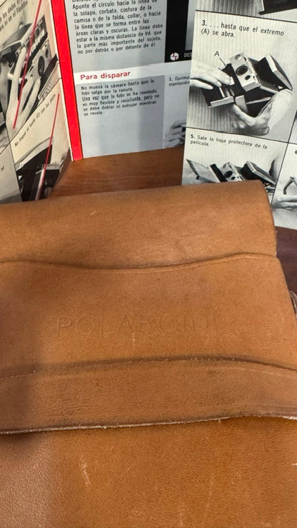 Polaroid SX-70 Land Camera Vintage – With Original Case and Manuals