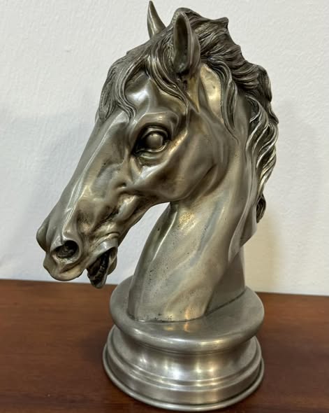 Horse sculpture in pure pewter.