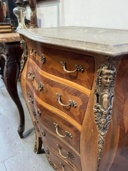 Meia Cómoda Estilo Luís XV — Elegância em Formato Compacto