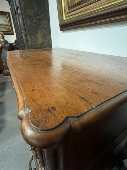 Cómoda Antiga Estilo Luís XV – Elegância Clássica com Valor Histórico