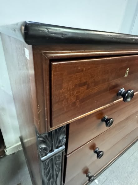 Cómoda Vitoriana Original em Mogno – Século XIX (Scotch Chest of Drawers)