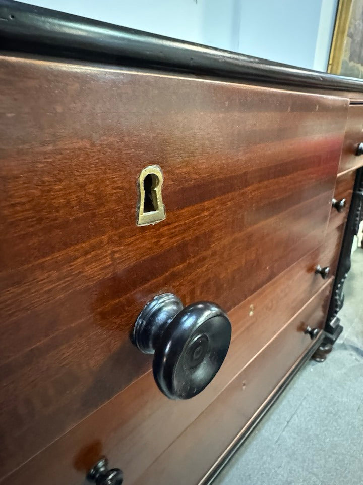 Cómoda Vitoriana Original em Mogno – Século XIX (Scotch Chest of Drawers)