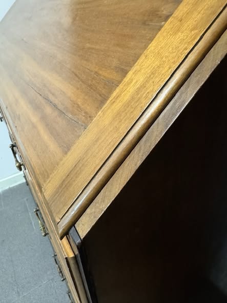 Escrivaninha Antiga com Frente Inclinada – Estilo Chippendale