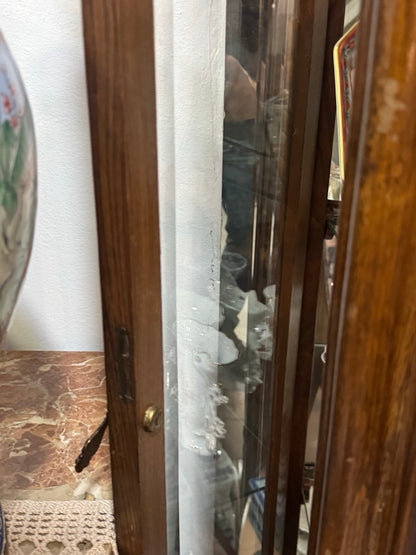 Cristaleira inspirada no estilo Rococó e Luís XV