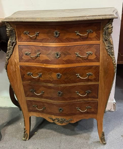 Meia Cómoda Estilo Luís XV — Elegância em Formato Compacto