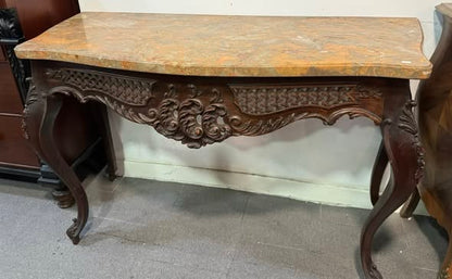 Consola Antiga Estilo Luís XV em Mogno com Tampo de Mármore – Elegância Clássica