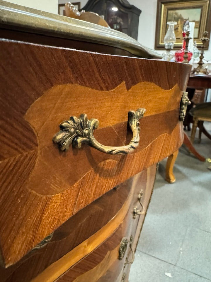 Meia Cómoda Estilo Luís XV — Elegância em Formato Compacto