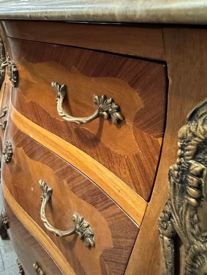 Meia Cómoda Estilo Luís XV — Elegância em Formato Compacto