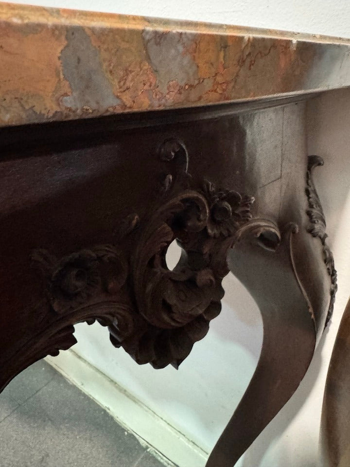 Consola Antiga Estilo Luís XV em Mogno com Tampo de Mármore – Elegância Clássica