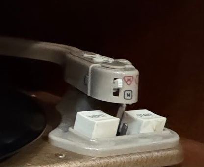 Consola de Rádio e Gira-Discos Schaub Lorenz com Colunas – Estilo Mid-Century Modern (Anos 50/60)