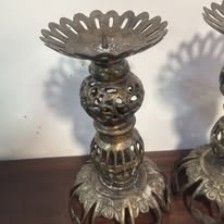 Par de Castiçais Vintage em Metal Trabalhado - Decoração Clássica