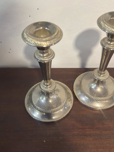 Par de Castiçais em Casquinha com Detalhes Trabalhados