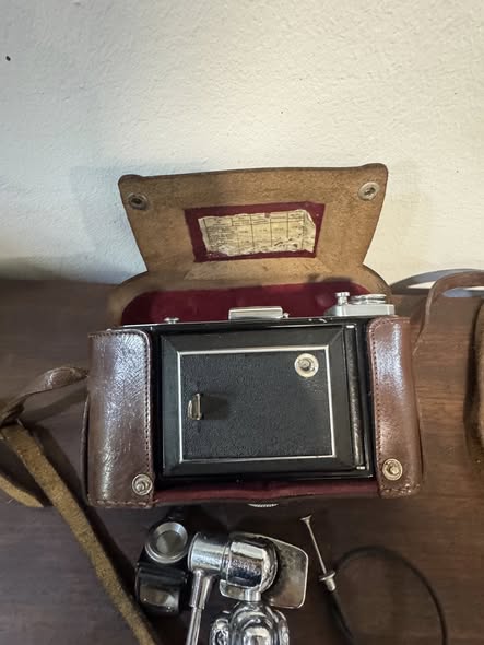 Câmara Fotográfica Vintage Zeiss Ikon com Tripé