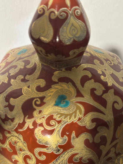 Vaso Chinês Hexagonal com Detalhes em Ouro e Turquesa