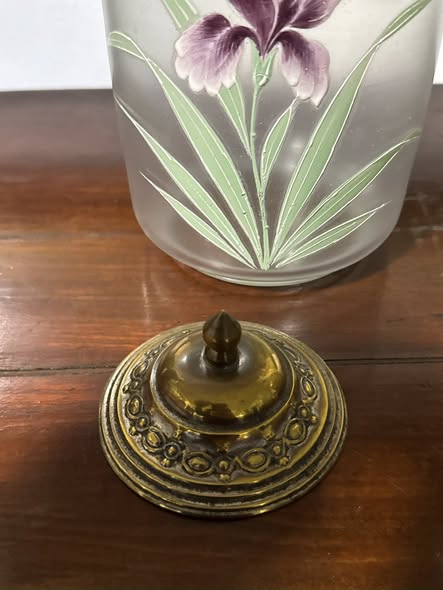 Pote de Biscoitos em Vidro Fosco com Decoração Floral e Tampa em Metal