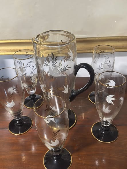 Conjunto de Jarro e Copos em Vidro Decorado com Motivos Florais