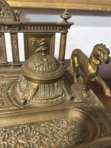 Tinteiro Neoclássico em Bronze com Esfinges