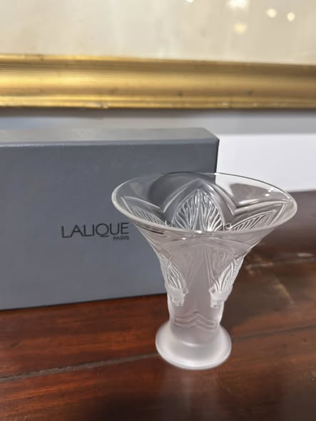 Vaso Lalique em Cristal Fosco - Motivos Florais Art Déco