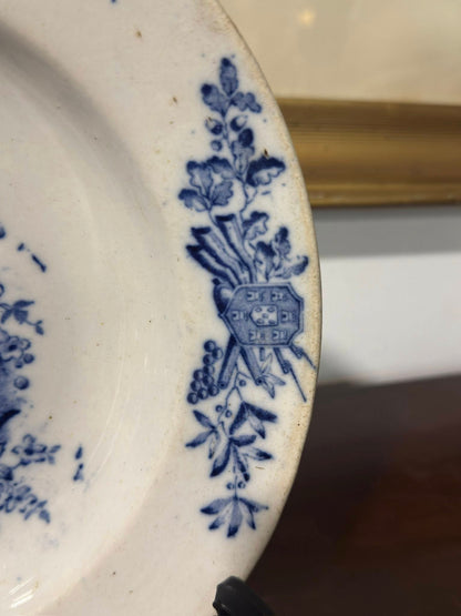 Prato Decorativo em Porcelana Azul e Branco com Motivos Arquitetónicos
