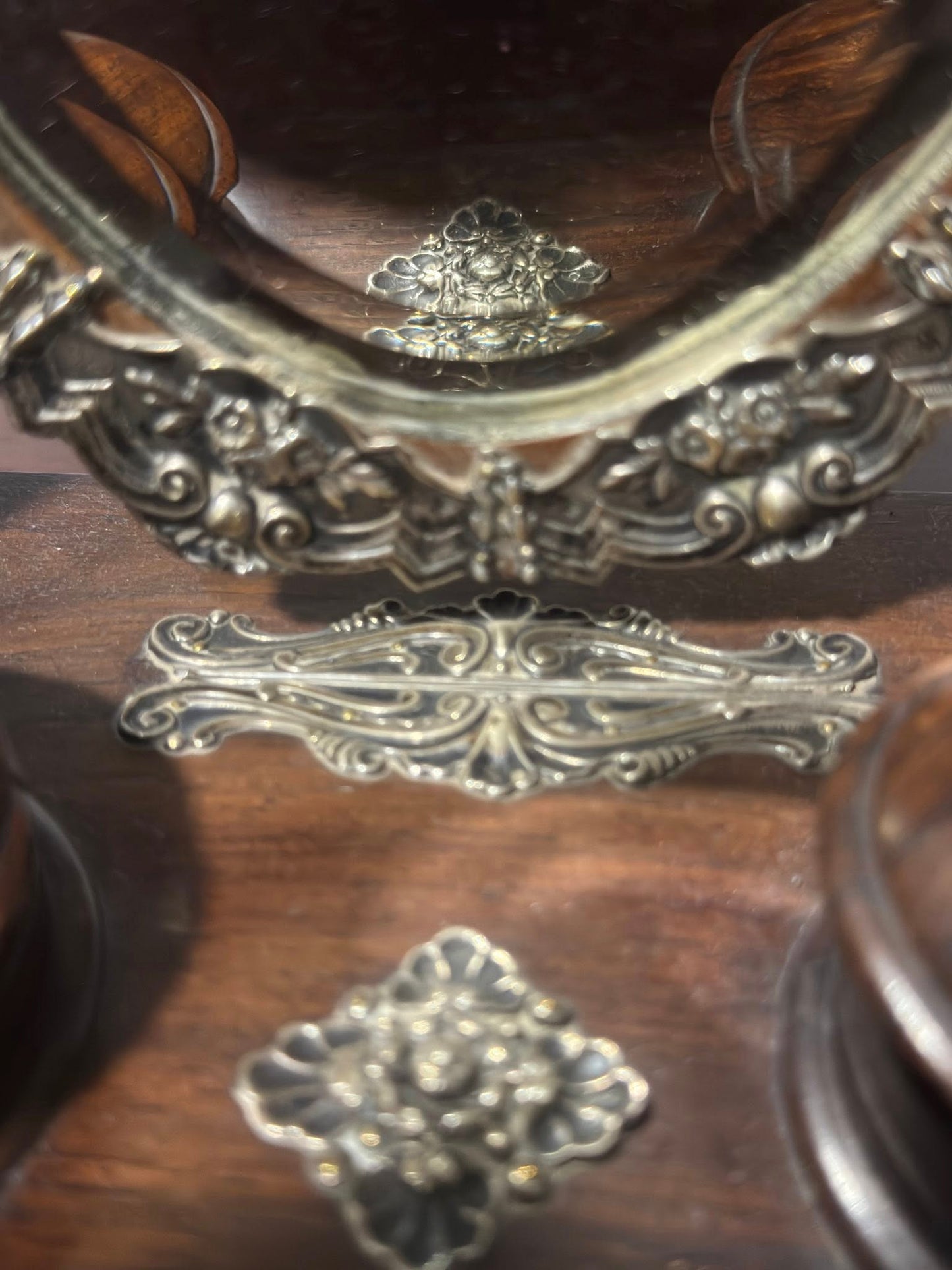 Conjunto de Secretária em Pau-Santo com Aplicações em Prata - Século XIX/XX