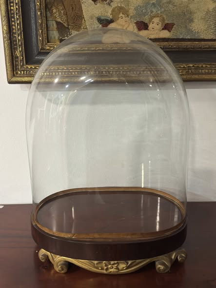 Redoma de Vidro Vitoriana Século XIX com Base em Madeira Torneada